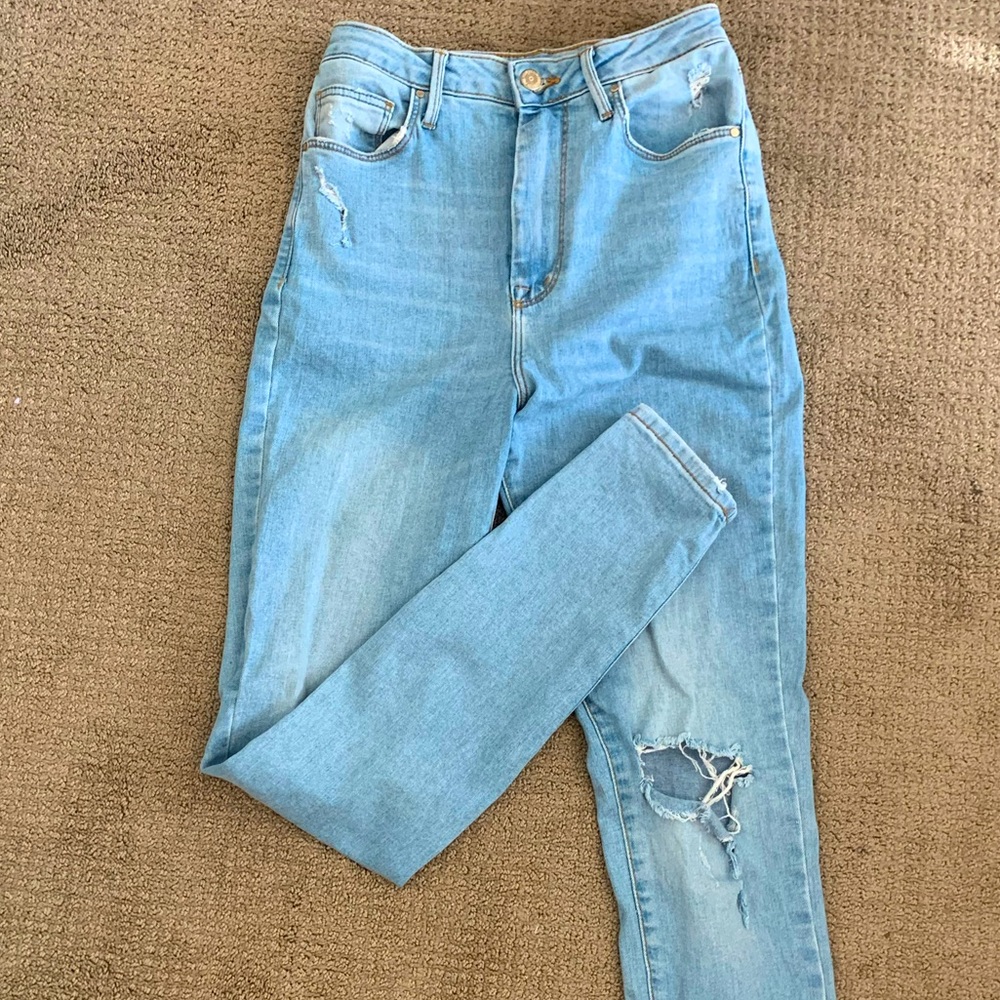 Light wash ripped skinny jeans